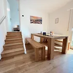 Hoeri-nest Garten-wohnung 아파트 *